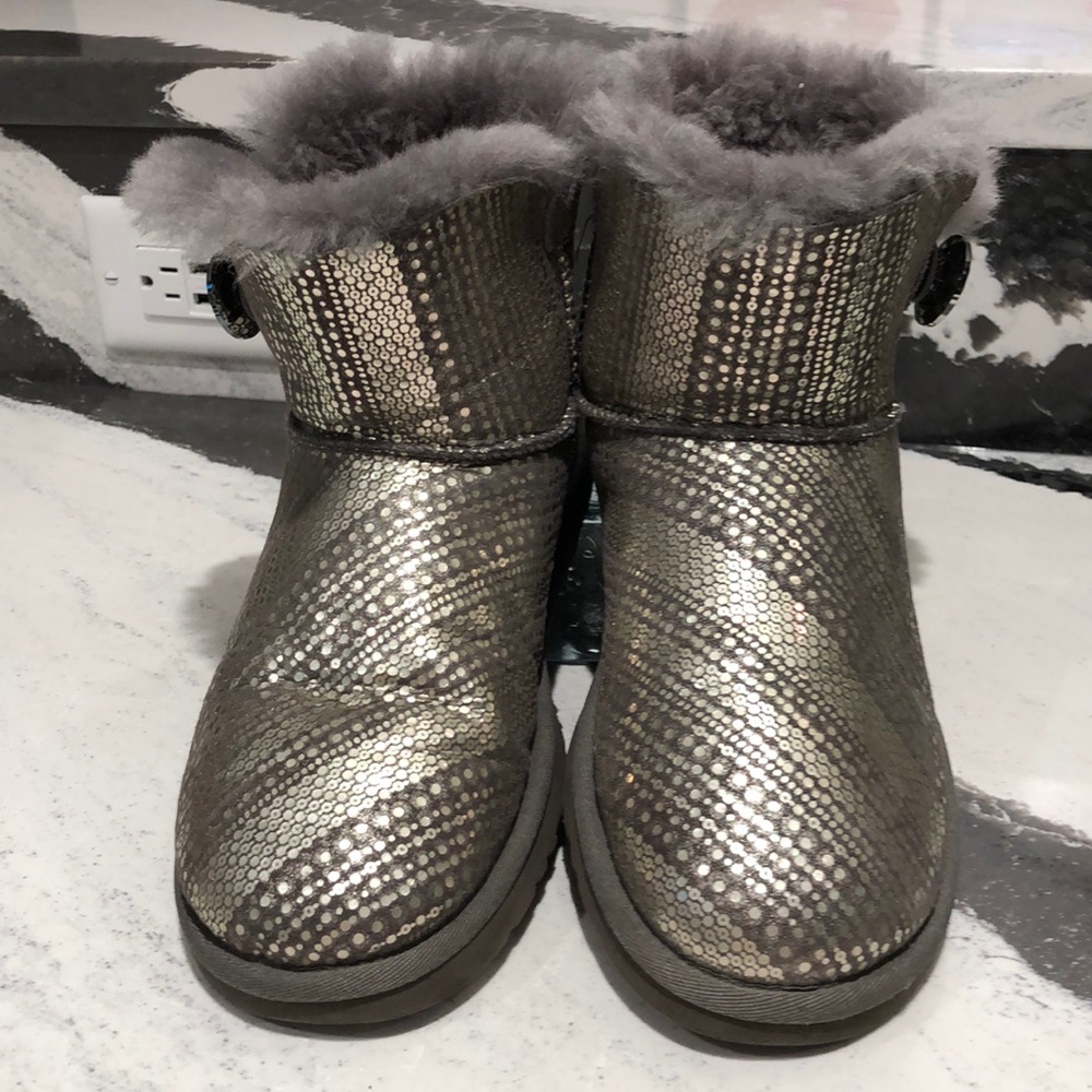 UGG’s -grey & silver w/crystal button sz 6